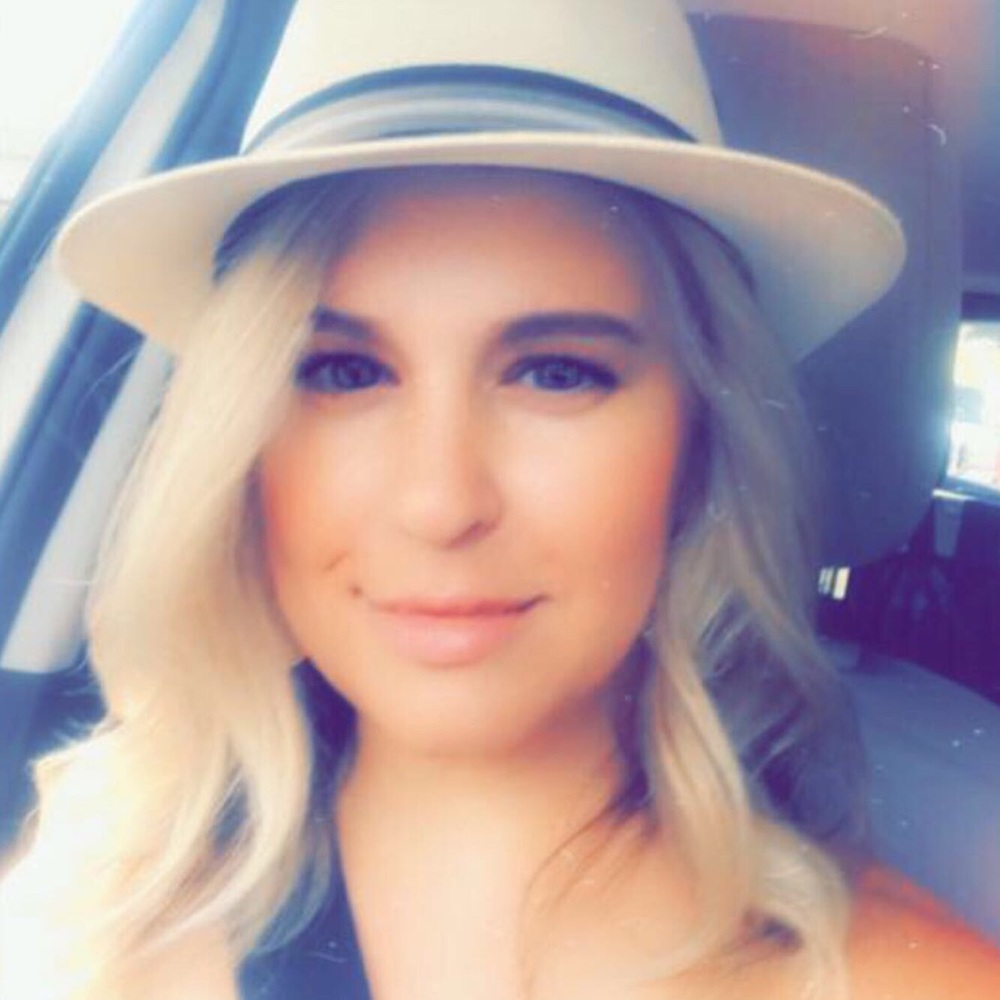 Meet your Posher, Stephanie